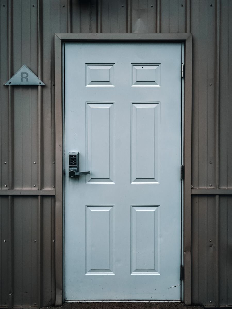 Porte remise en sécurité avec une serrure neuve